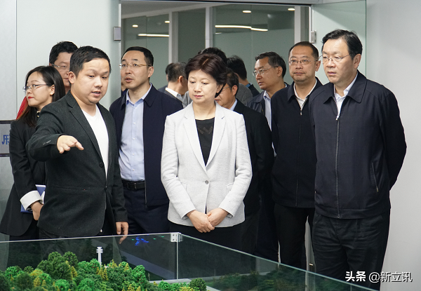 辽宁省委常委、统战部部长范继英一行莅临新立讯考察调研